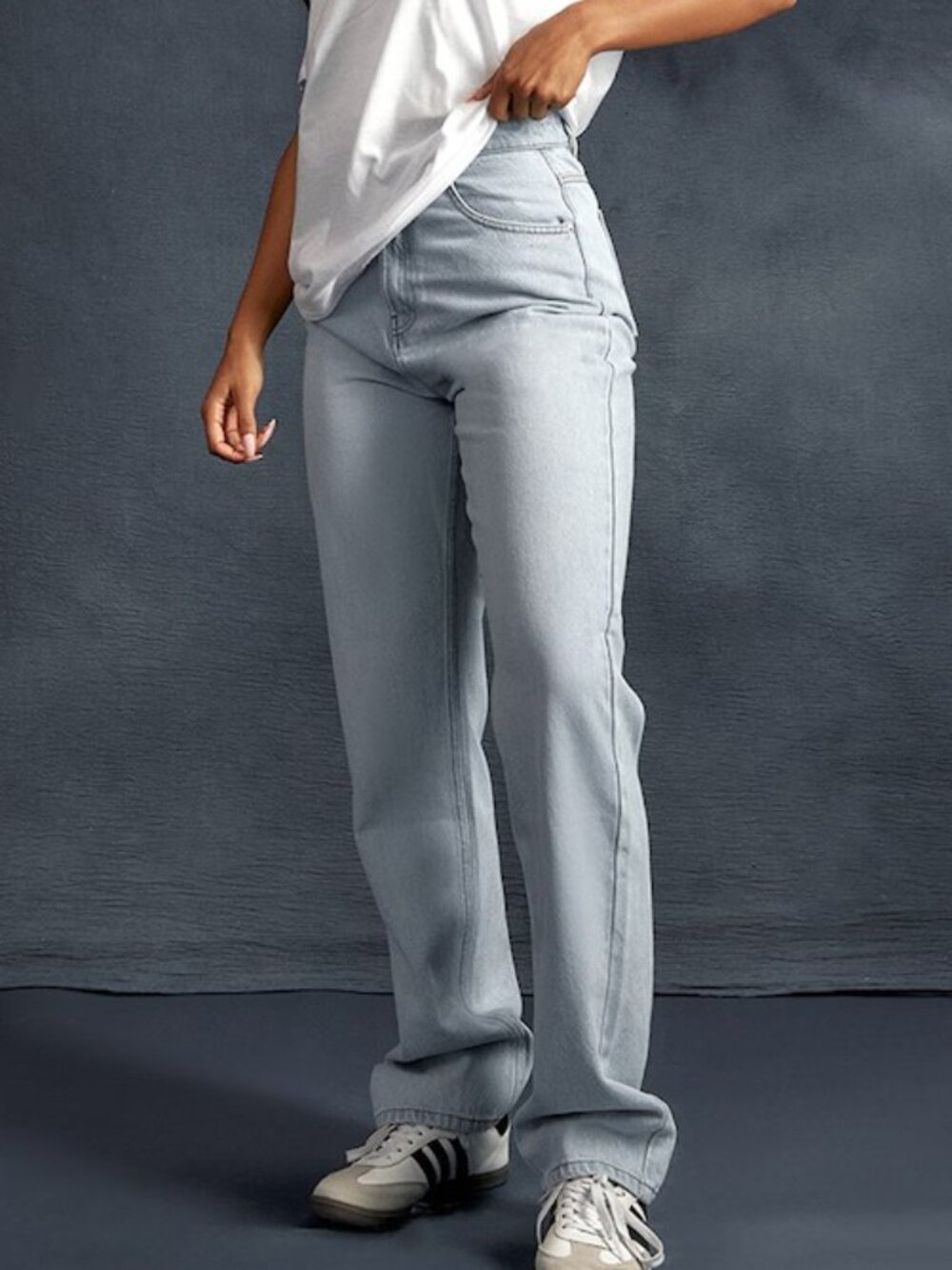 NWT PrettyLittleThing High-Rise Light Wash Straight Jeans - Size: 4